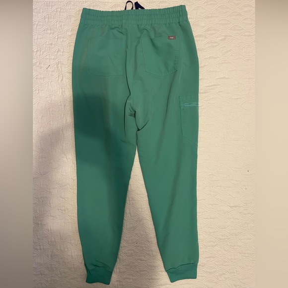 FIGS- Zamora Jogger Scrub Pants - Picture 3 of 9
